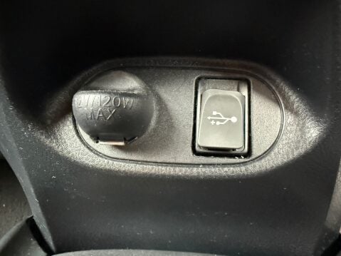 Toyota Yaris VVT-I ICON 13
