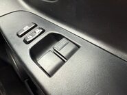 Toyota Yaris VVT-I ICON 16
