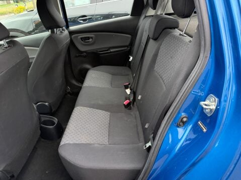 Toyota Yaris VVT-I ICON 8