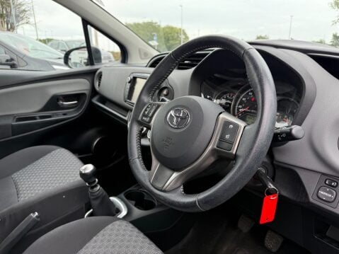 Toyota Yaris VVT-I ICON 11