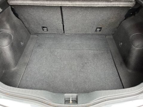 Honda Civic 1.8 I-VTEC SE 6