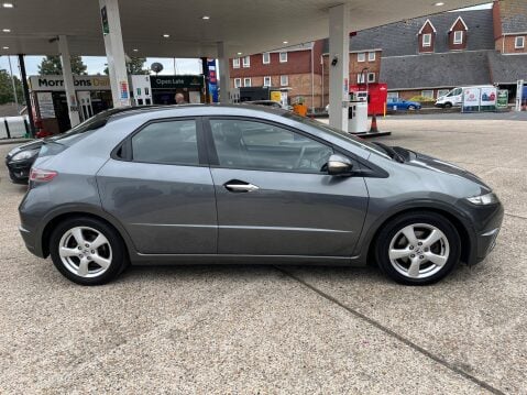 Honda Civic 1.8 I-VTEC SE 8