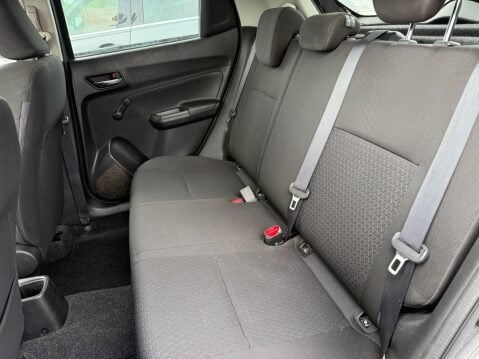 Suzuki Swift SZ-T DUALJET MHEV HYBRID AUTO 12