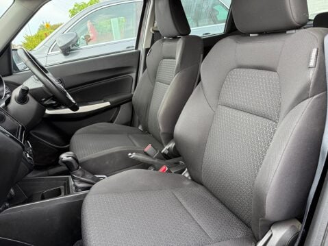 Suzuki Swift SZ-T DUALJET MHEV HYBRID AUTO 11