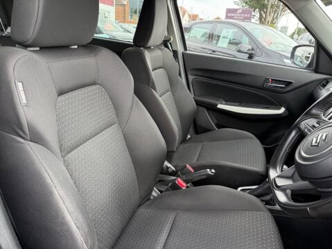 Suzuki Swift SZ-T DUALJET MHEV HYBRID AUTO 13