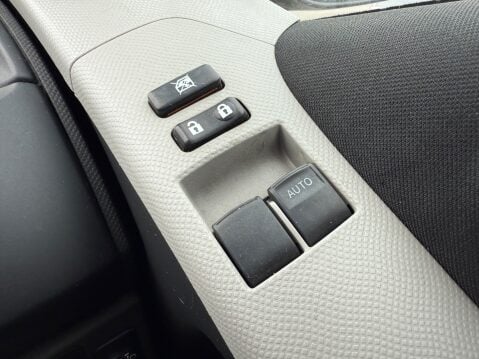 Toyota Yaris TR VVT-I 16