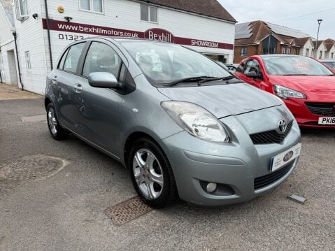 Toyota Yaris TR VVT-I 4