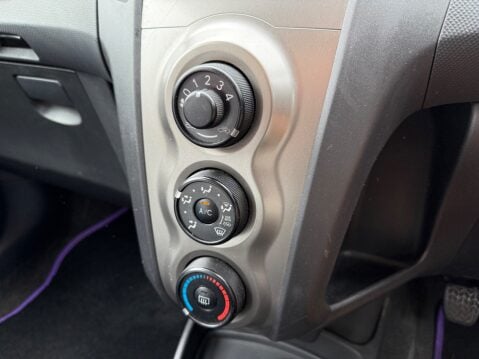 Toyota Yaris TR VVT-I 12