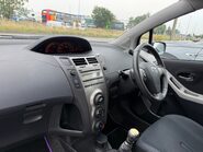 Toyota Yaris TR VVT-I 8