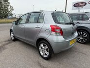 Toyota Yaris TR VVT-I 7