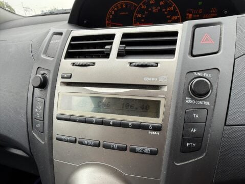 Toyota Yaris TR VVT-I 13