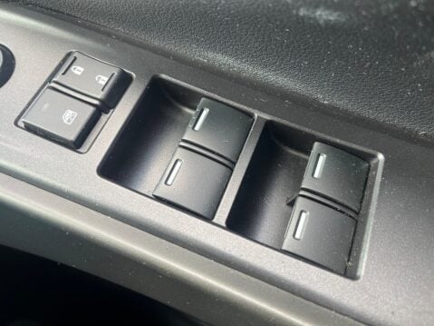 Honda Civic 1.4 I-VTEC SE PLUS NAVI 27