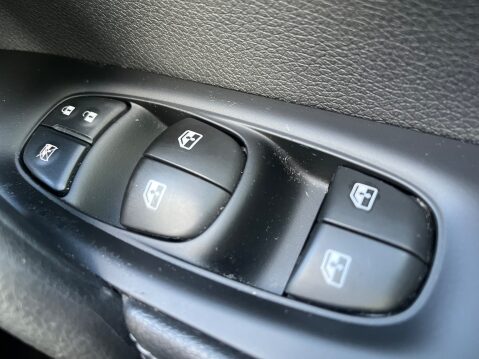 Nissan Qashqai 1.3 DIG-T N-CONNECTA DCT AUTOMATIC 23