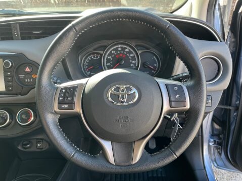 Toyota Yaris VVT-I ICON 13