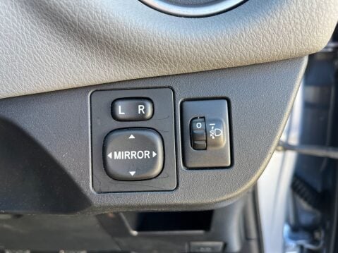 Toyota Yaris VVT-I ICON 21