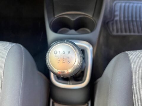 Toyota Yaris VVT-I ICON 19