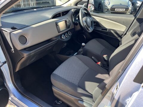 Toyota Yaris VVT-I ICON 12