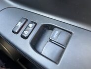 Toyota Yaris VVT-I ICON 23