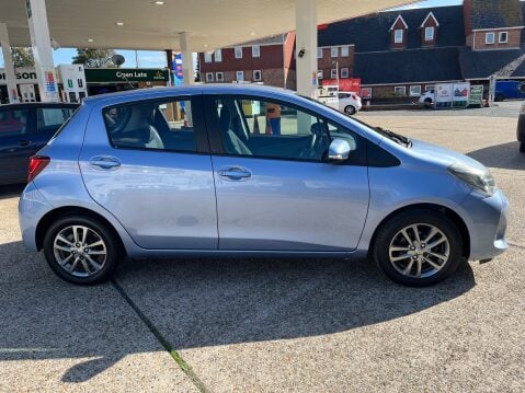 Toyota Yaris VVT-I ICON 8