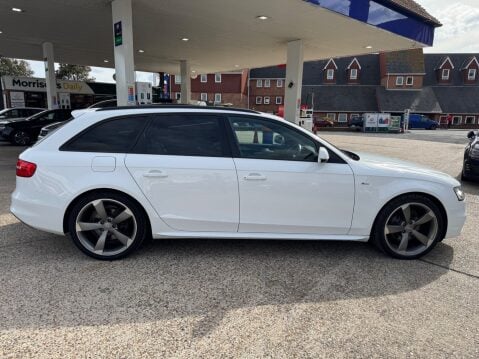Audi A4 AVANT 2.0 TDI QUATTRO BLACK EDITION S/S 4