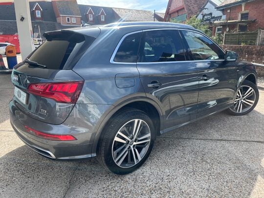 Audi Q5 2.0 TDI QUATTRO S LINE S TRONIC