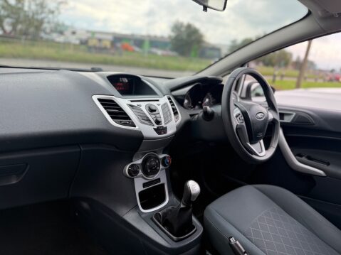 Ford Fiesta 1.2 EDGE 9