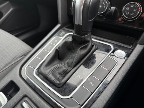 Volkswagen Passat SE NAV TDI DSG 14