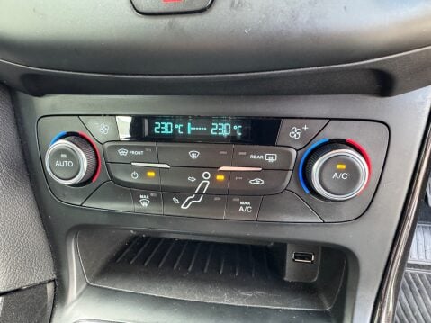 Ford Focus TITANIUM 18