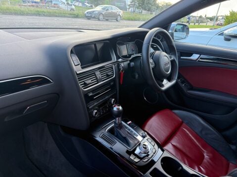 Audi A4 S4 AVANT QUATTRO BLACK EDITION 9
