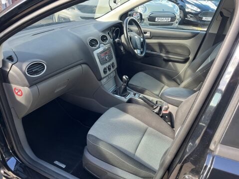 Ford Focus 1.6 ZETEC ESTATE 12