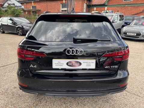 Audi A4 AVANT TFSI BLACK EDITION MHEV 6