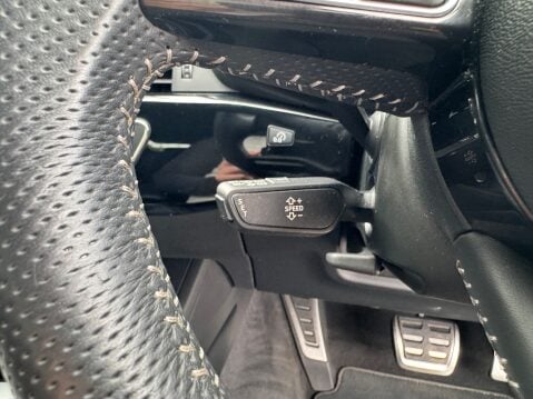 Audi A4 AVANT TFSI BLACK EDITION MHEV 16
