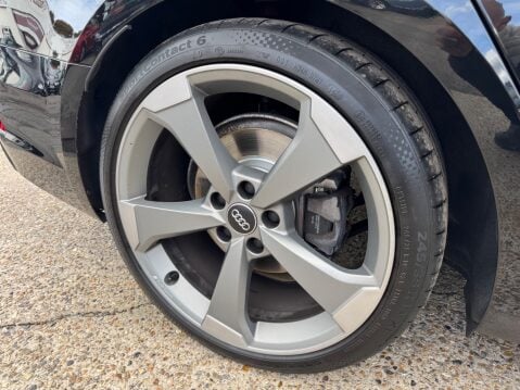 Audi A4 AVANT TFSI BLACK EDITION MHEV 28