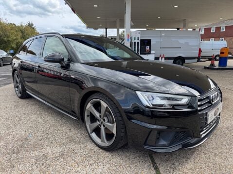 Audi A4 AVANT TFSI BLACK EDITION MHEV 9