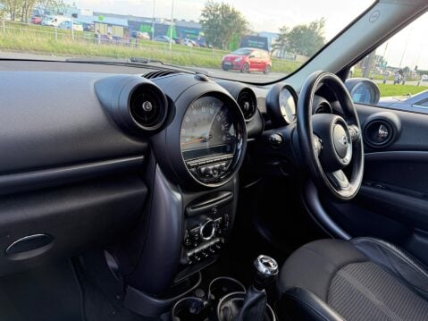 Mini Countryman COOPER SD 9