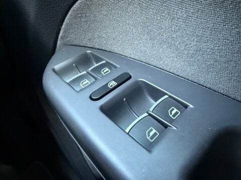 Volkswagen Touran SPORT TDI BLUEMOTION TECH 7 SEATER 22