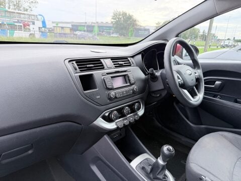 Kia Rio 1 HATCHBACK 8