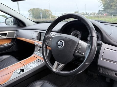 Jaguar XF V6 LUXURY AUTOMATIC 10