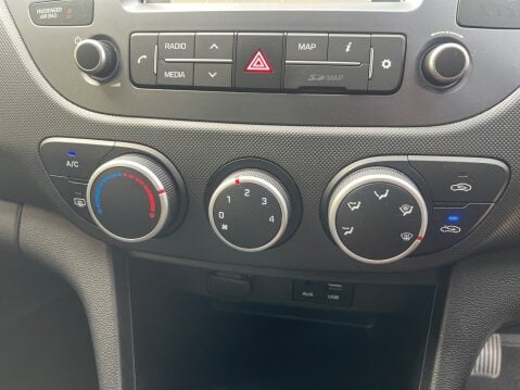 Hyundai i10 1.0 PLAY 19