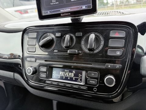 Volkswagen Up 1.0 MOVE UP GARMIN EDITION 10