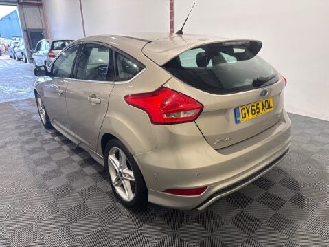 Ford Focus ZETEC S 2