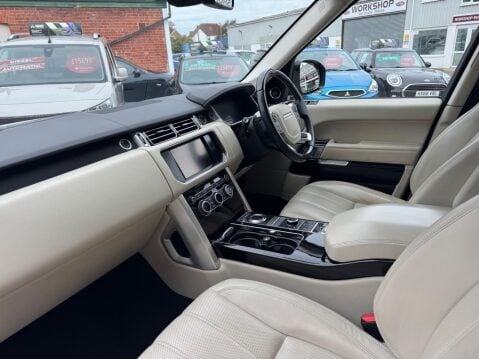 Land Rover Range Rover SDV8 VOGUE 11