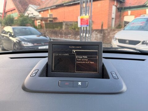 Peugeot 3008 HDI SR 16