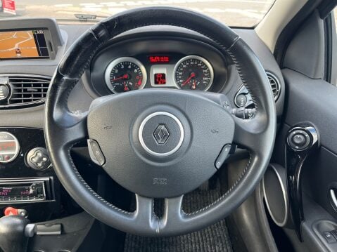 Renault Clio 1.6 VVTGT LINE TOMTOM AUTOMATIC 11