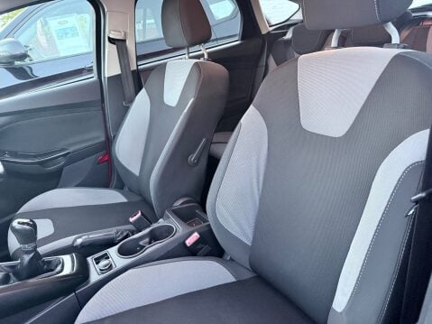 Ford Focus 1.0 ZETEC 10