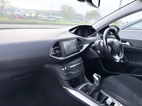 Peugeot 308 1.2 PURETECH SW ALLURE 8