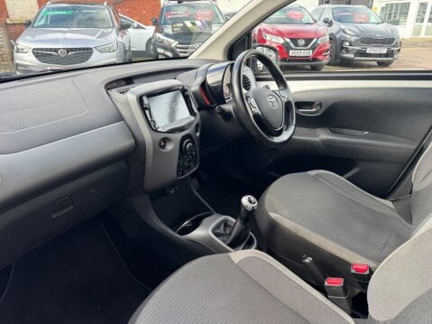 Toyota Aygo VVT-I X-PLAY TSS 10