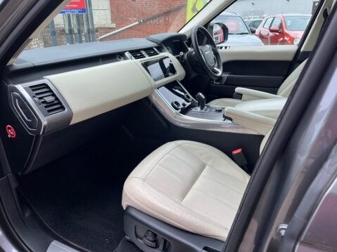 Land Rover Range Rover Sport 2.0 P400E HSE 18