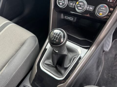 Volkswagen T-Roc SE TSI EVO 17