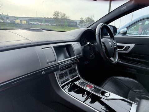 Jaguar XF D V6 R-SPORT BLACK 8